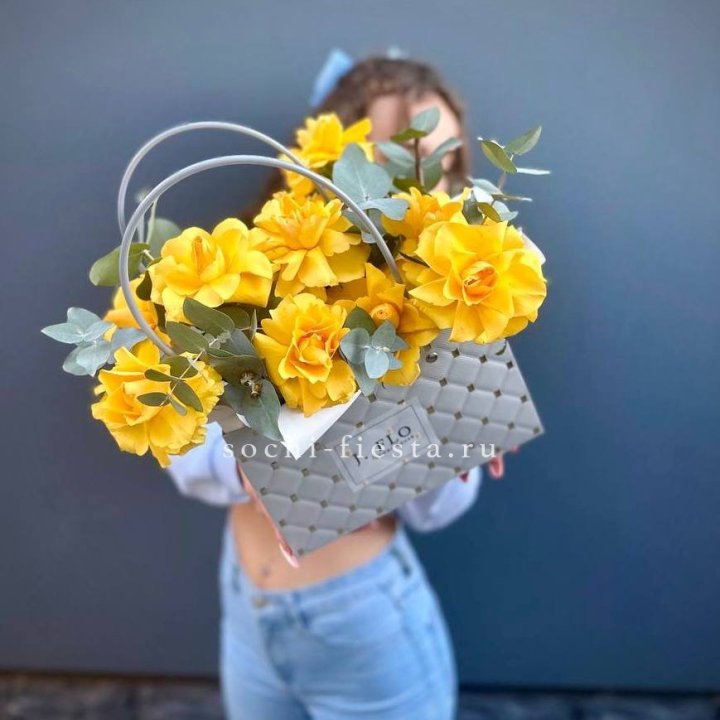 Сумочка с розами "Эдель" в Оренбурге