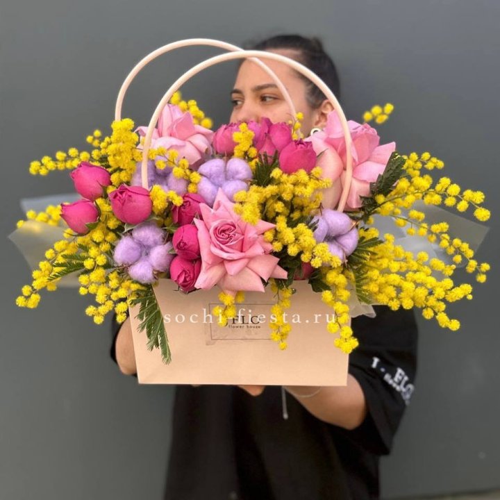 Сумочка мимозы и роз "Примавера" в Оренбурге