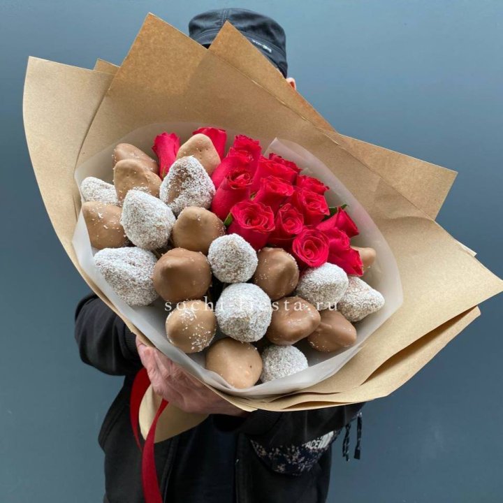 Розы и клубника в шоколаде Мерси в Оренбурге