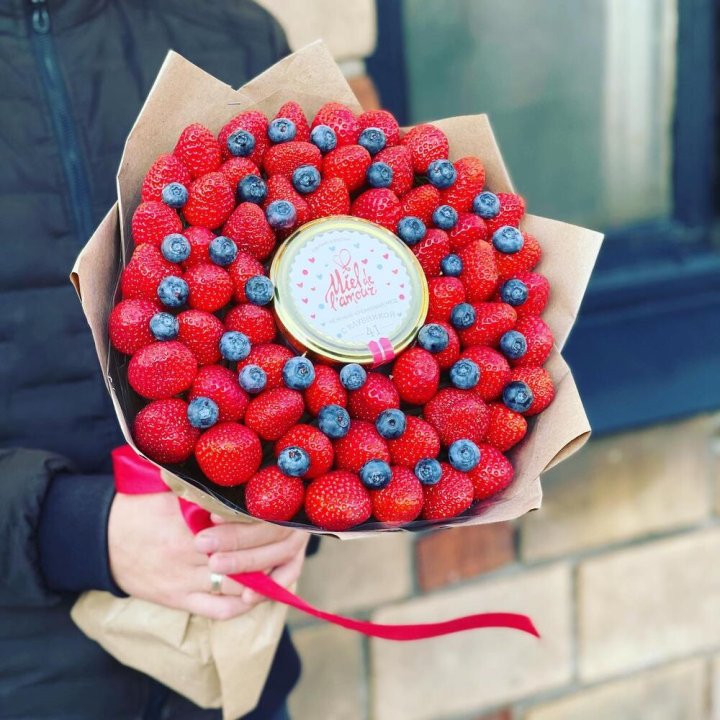 "Клубника и мёд" в Оренбурге