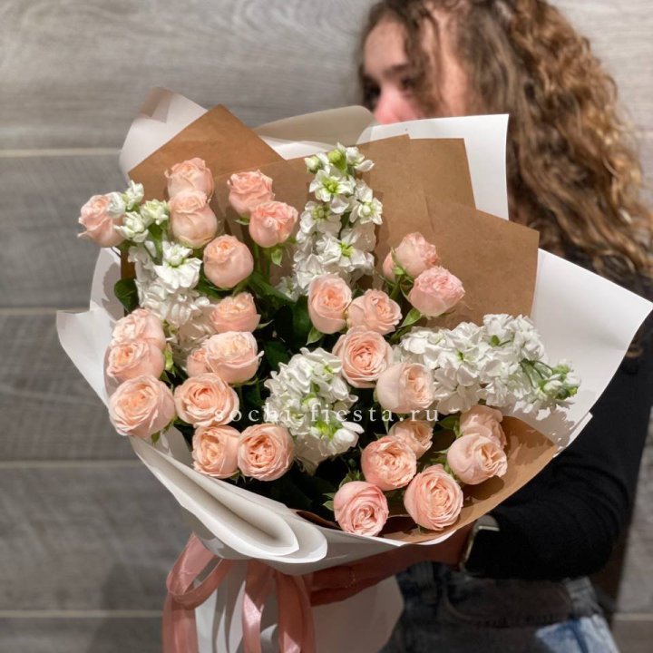 Букет бомбасти и маттиола в Оренбурге