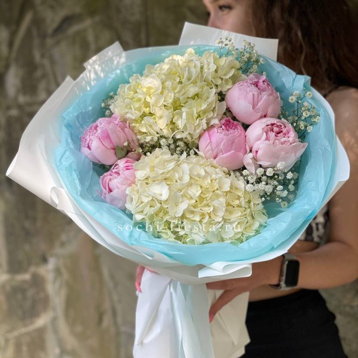 Букет с пионами "Блюсом" в Оренбурге
