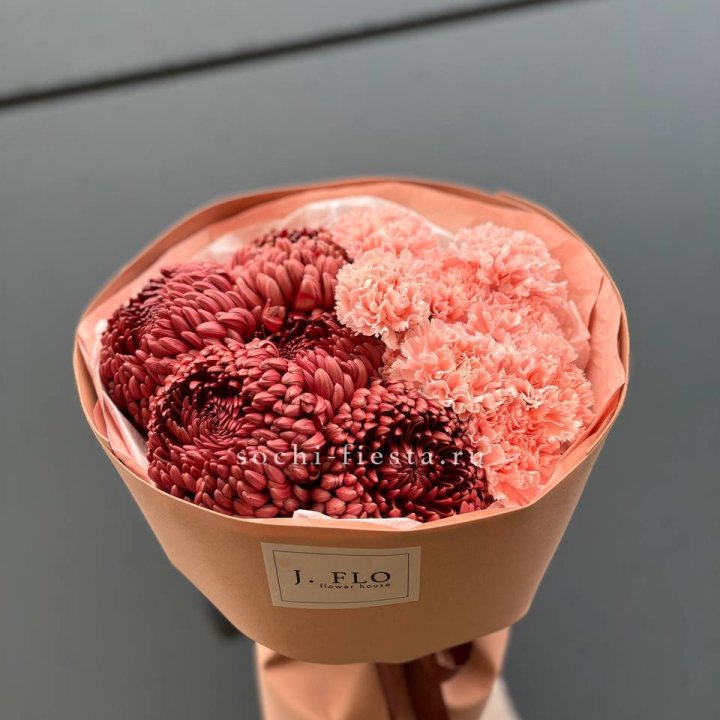 Букет хризантем и диантусов  в Оренбурге