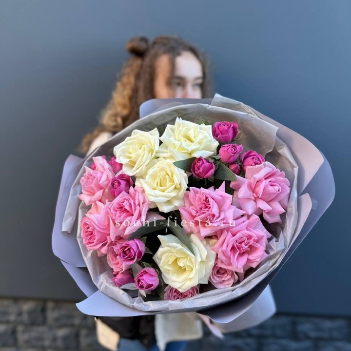 Букет французских и пионовидных роз в Оренбурге