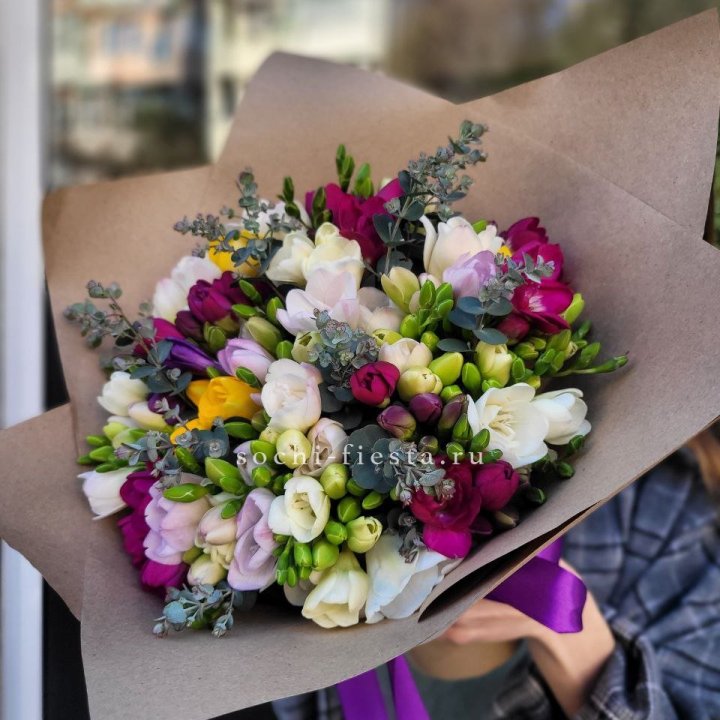 Букет фрезий "Радуга" в Оренбурге