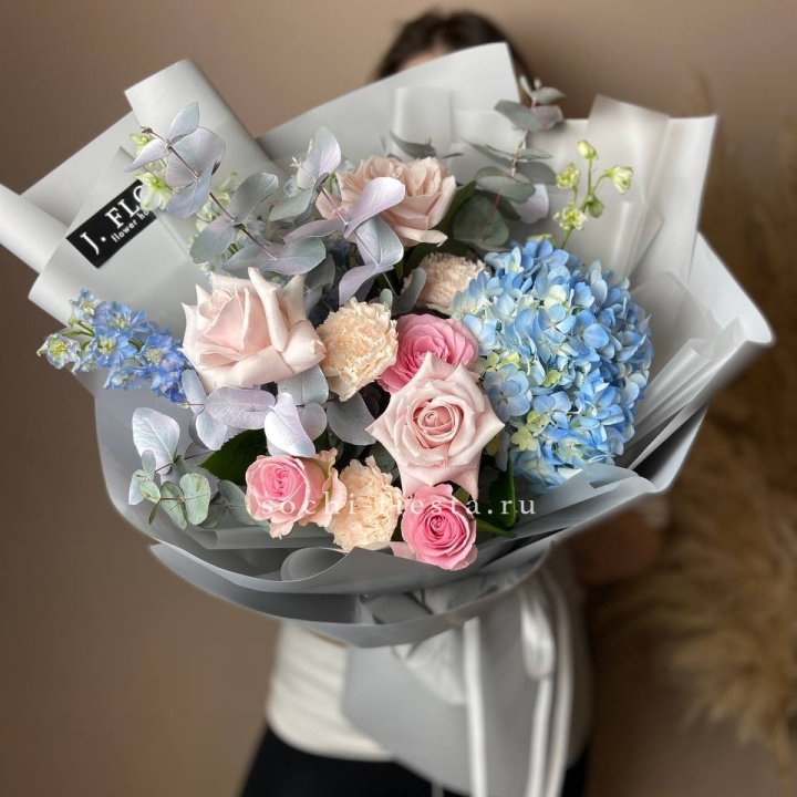 Букет с гортензией № 4 в Оренбурге