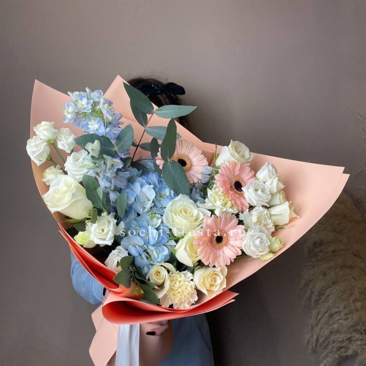  Букет гортензии и роз "Валенсия" в Оренбурге