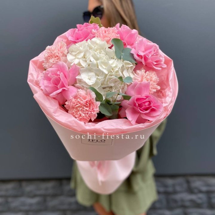  Букет роз и гортензии "Навола" в Оренбурге