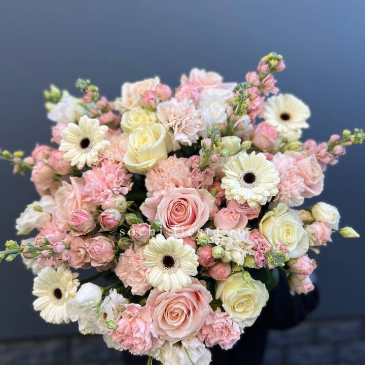 Авторский букет "Нежный" в Оренбурге