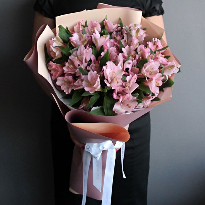 Букет розовых альстромерий в Оренбурге