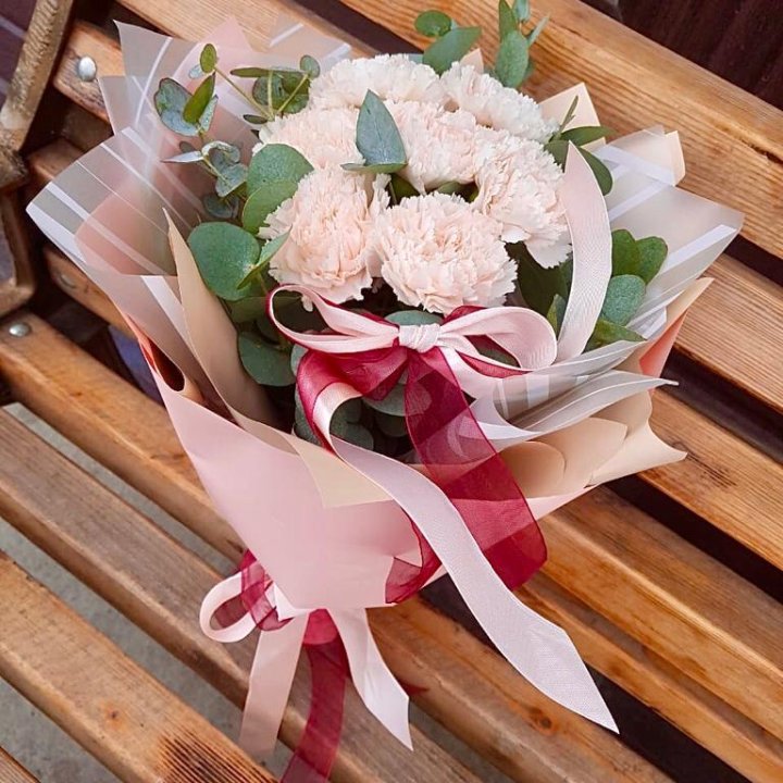 Диантусы с эвкалиптом в Оренбурге