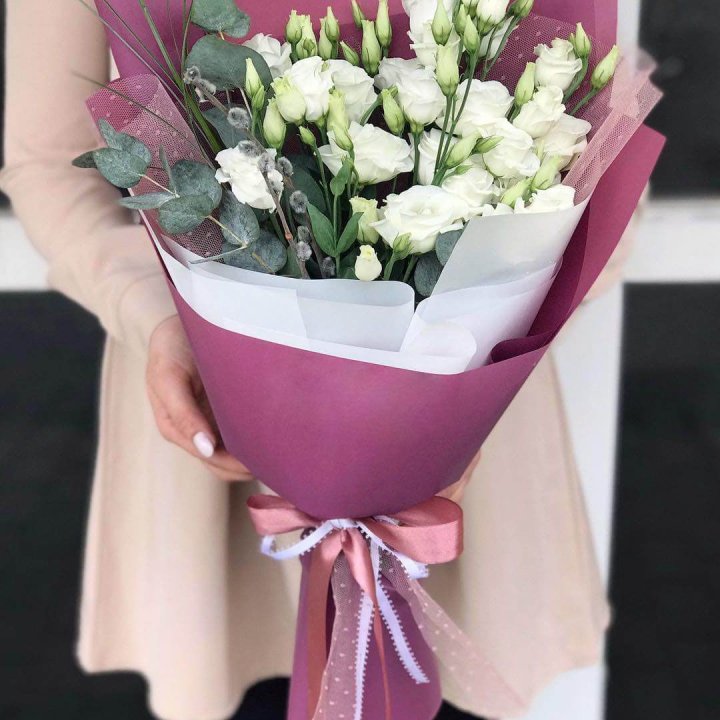 Эустомы с эвкалиптом в Оренбурге