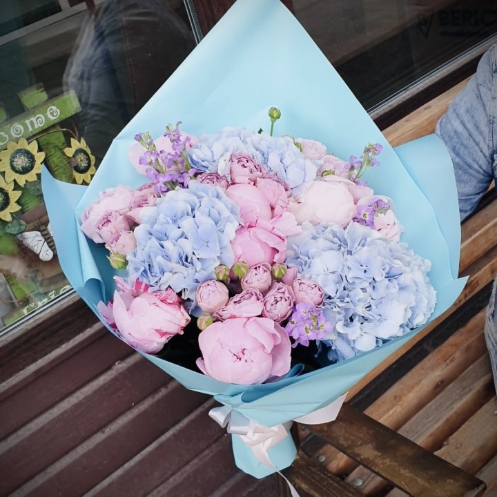 Букет с гортензиями "Блубери" в Оренбурге