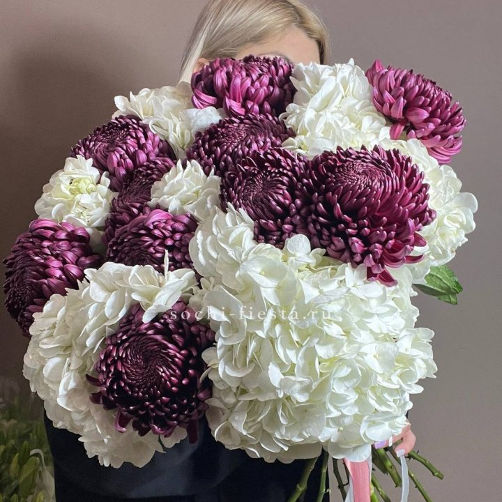 Охапка Бигуди и гортензий в Оренбурге