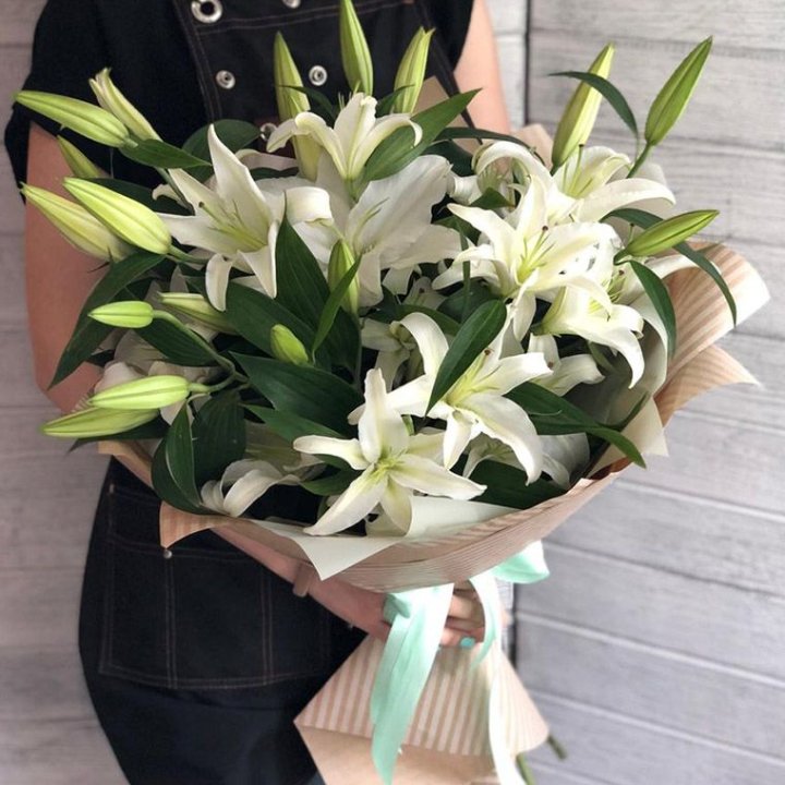 Букет белых лилий в Оренбурге