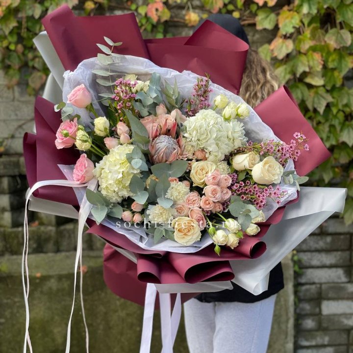 Авторский букет с протеей №1 в Оренбурге