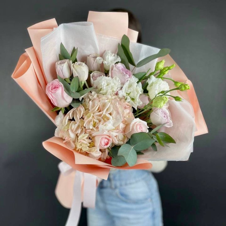 Букет с гортензией "Клодс" в Оренбурге