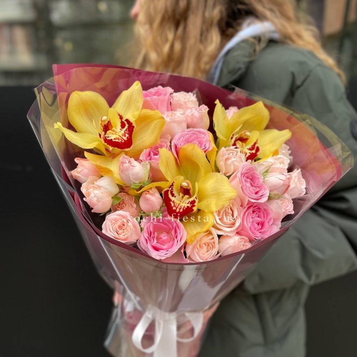  Букет орхидей и роз Есенья в Оренбурге