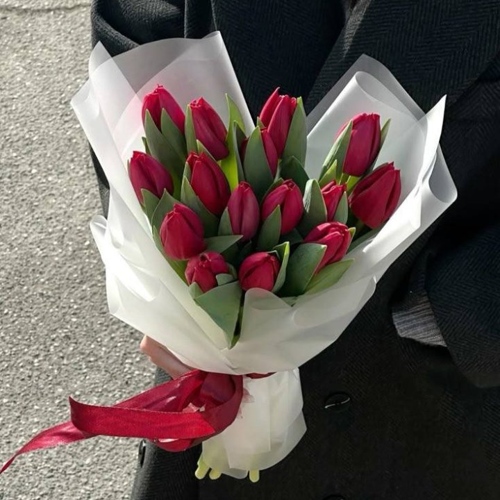 15 красных тюльпанов в Оренбурге