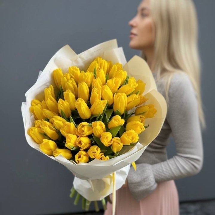 51 желтый тюльпан в Оренбурге