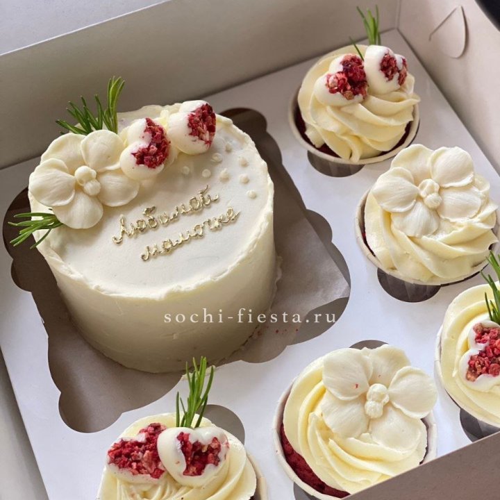 Капкейки и бенто-торт "Мамочке" в Оренбурге