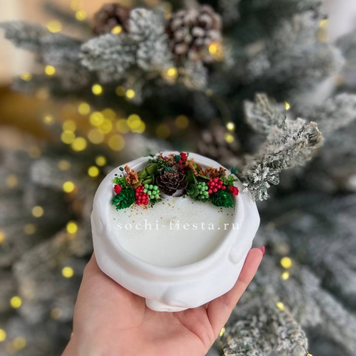 Свеча ароматическая в гипсе Руки с шишкой в Оренбурге