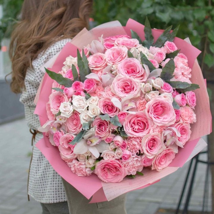 Дизайнерский букет "Барби" в Оренбурге