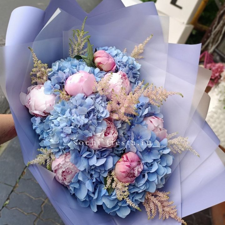 Дизайнерский букет с гортензией №3 в Оренбурге