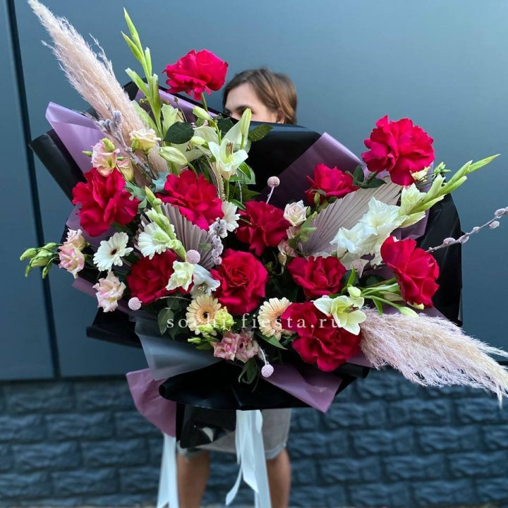 Дизайнерский букет Ред в Оренбурге