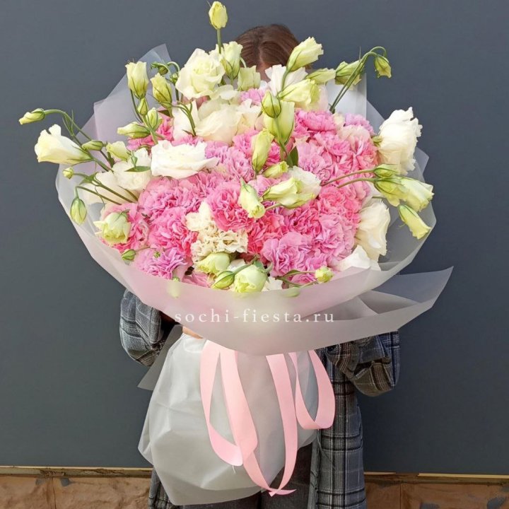 Букет из эустом и диантусов  в Оренбурге