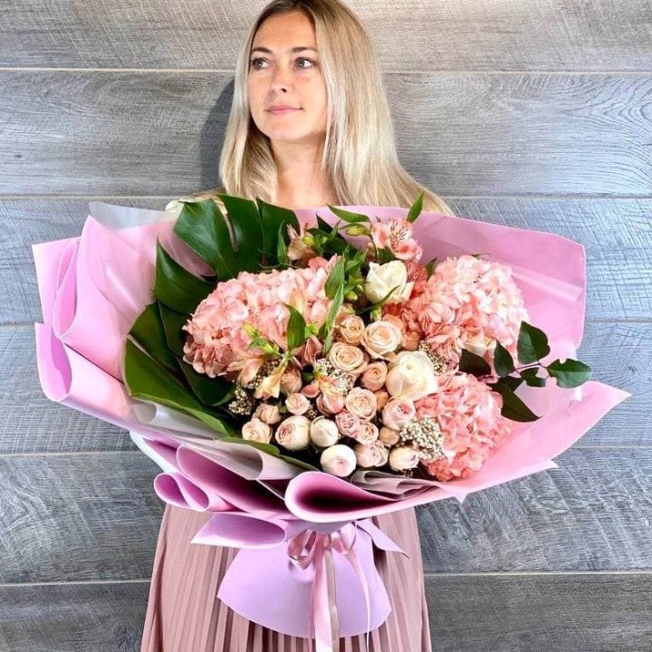 Дизайнерский букет "Валенсия-2" в Оренбурге