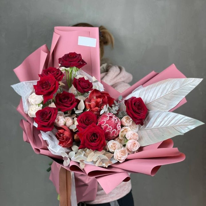 Дизайнерский букет "Ред Вильвет" в Оренбурге