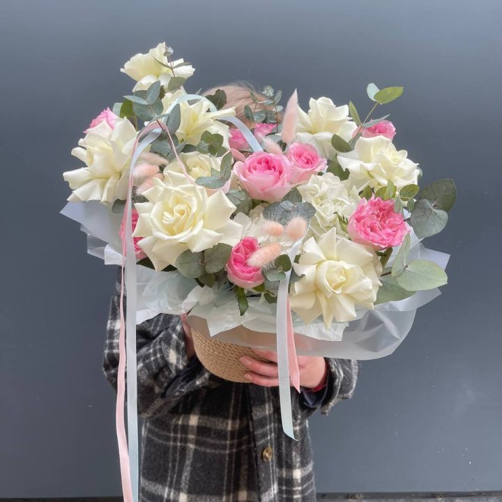 Кашпо с розами в Оренбурге