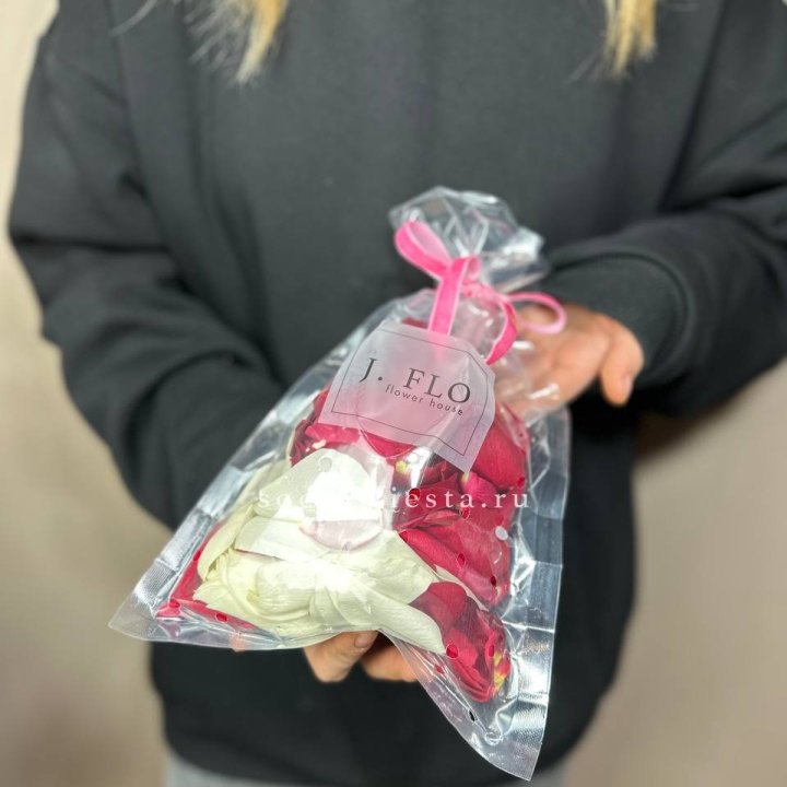 Лепестки роз в Оренбурге