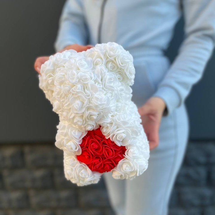 Медведь с красным седцем в Оренбурге