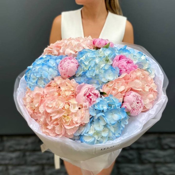 Дуобукет гортензии с пионами  в Оренбурге