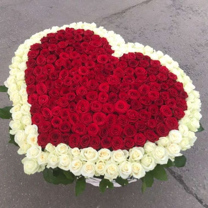 333 розы в корзине в Оренбурге