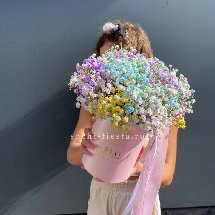 Радужные гипсофилы в шляпной коробке в Оренбурге