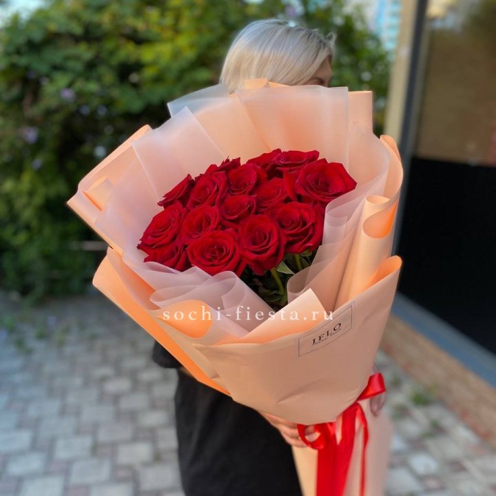 15 голландских роз в оформлении в Оренбурге