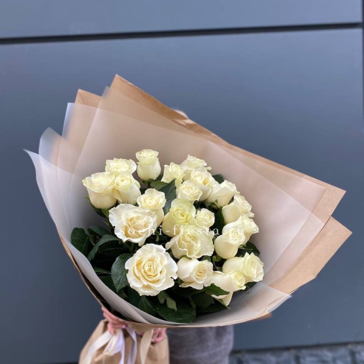  Букет  высоких белых роз   в Оренбурге