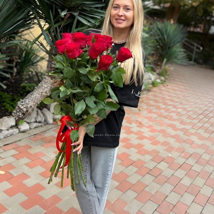 15 высоких красных роз в Оренбурге