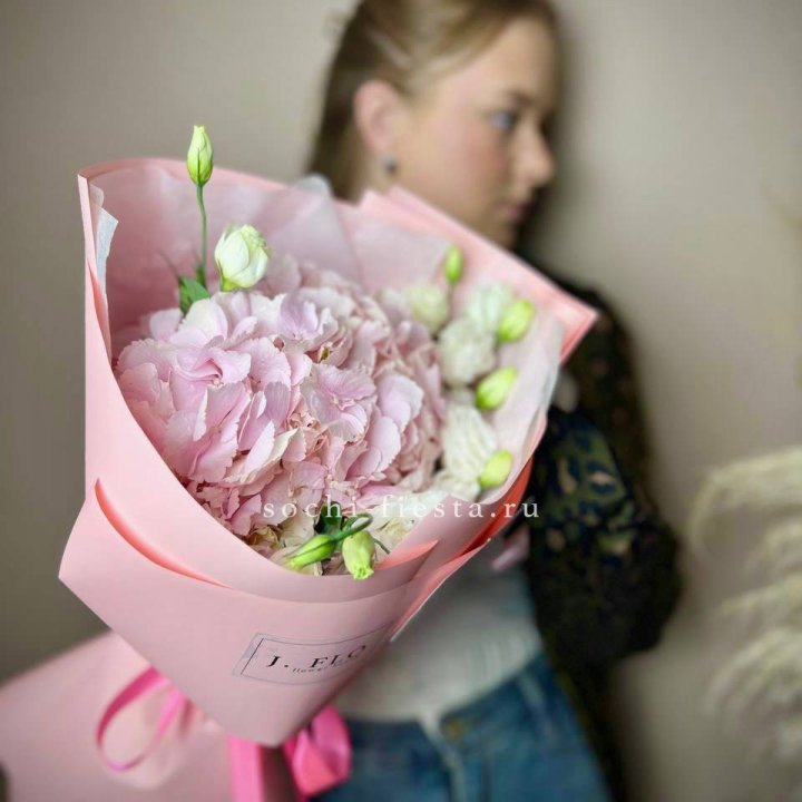 Букет с гортензией №2 в Оренбурге