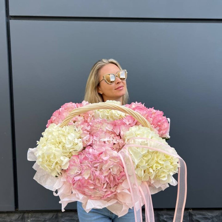 7 гортензий в корзине в Оренбурге