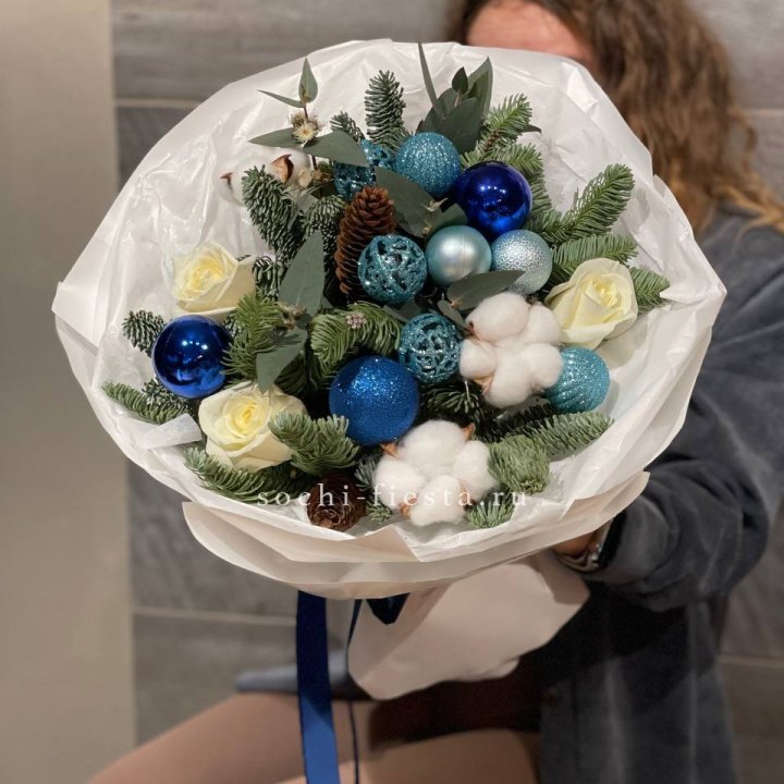 Новогодний букет "Синий иней" в Оренбурге