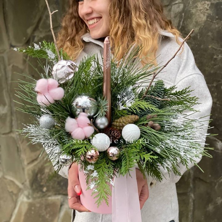 Новогодняя композиция в коробке пинк в Оренбурге