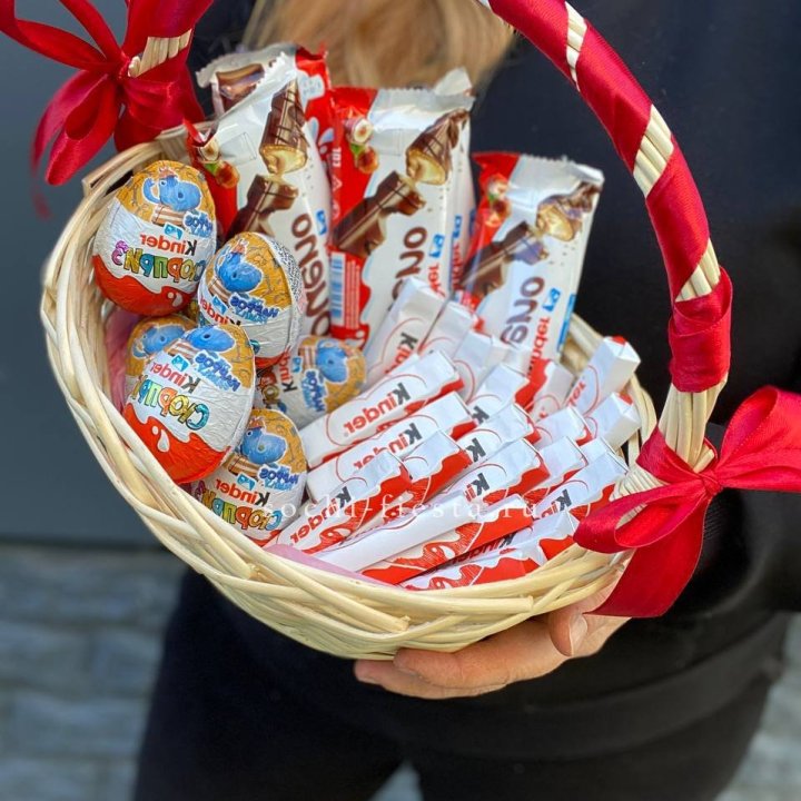 Корзина с киндерами  в Оренбурге