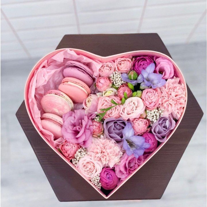 Бокс-сердце с макаронс  в Оренбурге