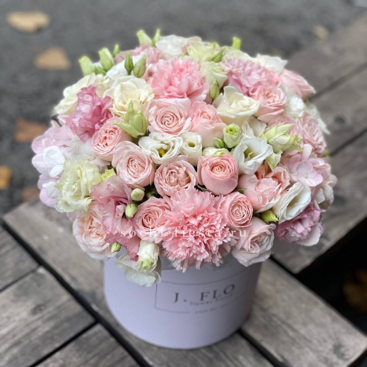 Цветочный бокс "Люксур" в Оренбурге