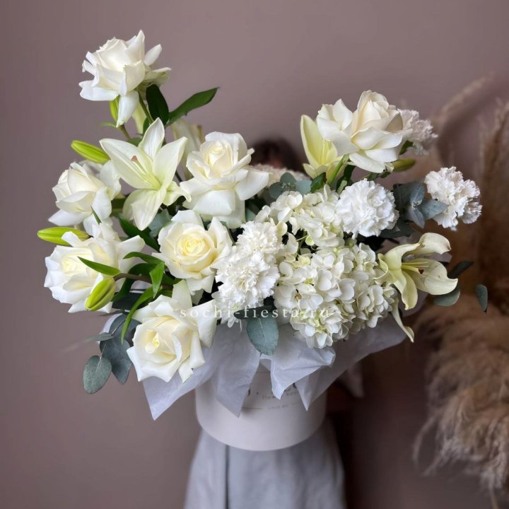 Цветочный бокс "Вайт дримс" в Оренбурге