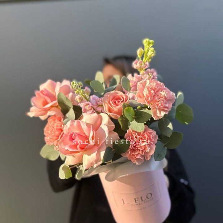 Цветы в боксе "Сизара" в Оренбурге